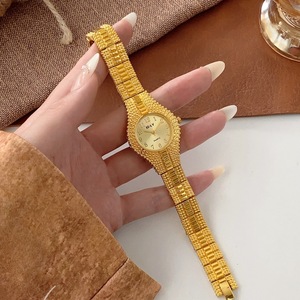 <span class=keywords><strong>Montre</strong></span>-bracelet à quartz dorée de luxe pour <span class=keywords><strong>femme</strong></span>, bracelet en métal texturé, <span class=keywords><strong>petit</strong></span> <span class=keywords><strong>cadran</strong></span>, élégante, Orologio Donna, Relogio Feminino, <span class=keywords><strong>montre</strong></span> tendance - Product Image 2
