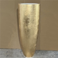 Vas Bunga Bentuk Klasik Modern Berlapis Epoxy Emas Fiberglass Xinyifeng Grosir untuk Dekorasi Rumah Mewah, Pernikahan, dan Taman