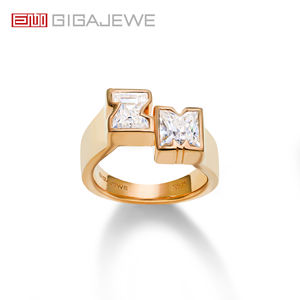 Anillo de Moissanita Personalizado con Doble Inicial |   Anillo con Letra Personalizada de 2 Quilates en Plata de Ley |   Joyería con Nombre para Regalo - Product Image 2