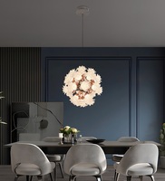 Luminaire suspendu en forme de fleur en cristal, style ambiance romantique, idéal pour les chambres et les salles à manger.