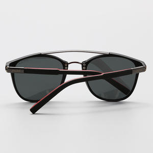 Gafas de Sol de Moda Big Jack 5117, Montura Completa, Lentes TAC UV400 Antideslumbrantes, Unisex, Montura Negra Arena, Lentes Gris Oscuro - Product Image 1