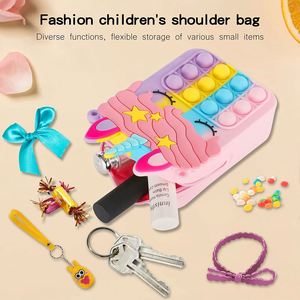 Muestra Gratis: Mochila Escolar con Diseño de Unicornio y Monedero de Burbujas Pop-it para Niñas - Product Image 4
