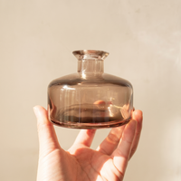 Diffuseur d'arômes moderne en pierre de lave irrégulière avec bouteille en verre ambré personnalisée, ensemble diffuseur d'huiles essentielles en gros pour la maison et le bureau