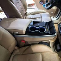 Reposabrazos Universal para Consola Central de Auto con Cargador Inalámbrico Tipo-C de 65W, Portavasos Doble, Luz Ambiental Opcional y Refrigerador con Compresor