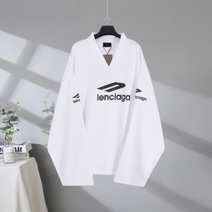 Camiseta de Alta Gama de la Marca Paris B, Nueva Colección de Esquí con Estampado de Letras 3M, Cuello en V, Manga Larga, Algodón Antibacteriano, Unisex, Primavera/Verano - Product Image 3