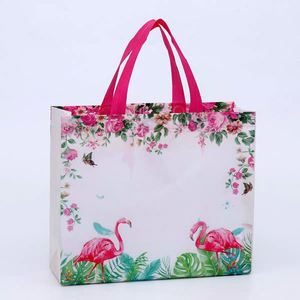 Sac cadeau personnalisé horizontal grand format en non-tissé enduit imperméable noir avec motif flamant rose - Product Image 4