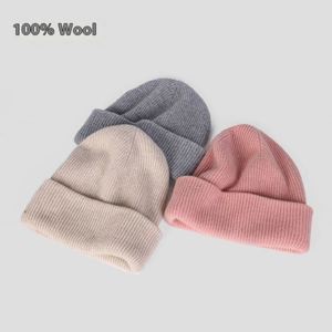 Nouveauté 2025 – Bonnet en Laine Tricotée 100% Haute Qualité – Chaud et Tendance pour l'Automne et l'Hiver – Couleur Unie – Idéal pour Hommes et Femmes - Product Image 1