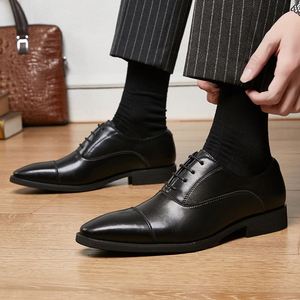Produits de dropshipping les plus vendus : Chaussures habillées Oxford en cuir pour hommes, rehaussantes à trois empiècements - Product Image 3