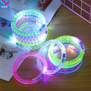 Pulsera LED T-Worthy de Plástico con Burbujas para Fiestas de Navidad, Portátil, Promocional, Venta Directa de Fábrica - Product Image 1