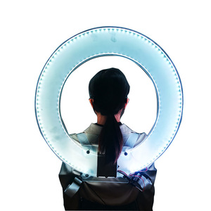 Mochila LED Brillante con Efecto Halo para Actuaciones en Escenario y Eventos Nocturnos, Material Acrílico - Product Image 4