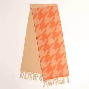 Écharpe en laine à motif pied-de-poule ondulé double face, impression géométrique et pompons, avec service de personnalisation de logo OEM pour cadeaux d'entreprise - Product Image 4