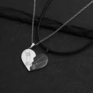 Simple coeur d'amour noir et blanc tenant la main en acier inoxydable pendentif couple collier paire hommes et femmes colliers en gros