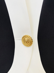 Blazer Ocstrade de haute qualité pour femmes, noir et blanc, veste blazer court à coupe ajustée pour femmes avec bouton en métal - Product Image 6