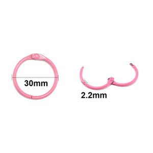 <span class=keywords><strong>30mm</strong></span> 카드 링 금속 페인트 루스 리프 데스크 캘린더 링 키 체인 액세서리 구슬 모자 다채로운 오픈 닫기 도매 - Product Image 4