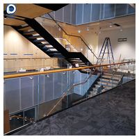 Maßgefertigte Zweistöckige Massivholz Gerade Treppe Rutschfeste Hartholzstufen Stabile Belastbarkeit Einfache Installation PRIMA Treppe