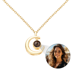 Collares con Proyección <span class=keywords><strong>de</strong></span> Fotos Personalizados 2026. Colgante <span class=keywords><strong>de</strong></span> Acero Inoxidable con la Frase 'Te Amo' en 100 Idiomas y Diseño <span class=keywords><strong>de</strong></span> Luna para Mujer, Regalo Personalizado - Product Image 1