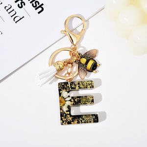 Llavero de margarita seca estilo europeo vintage con 26 letras, adorno de abeja y borla, accesorio encantador para bolso, regalo para decoración diaria - Product Image 6