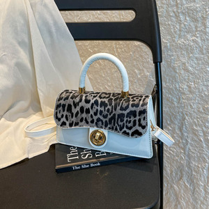 <span class=keywords><strong>Sac</strong></span> à main pour femme tendance 2026 avec serrure, motif léopard, <span class=keywords><strong>sac</strong></span> carré petit format, <span class=keywords><strong>sac</strong></span> à <span class=keywords><strong>bandoulière</strong></span> en <span class=keywords><strong>cuir</strong></span> PU pour femme - Product Image 3