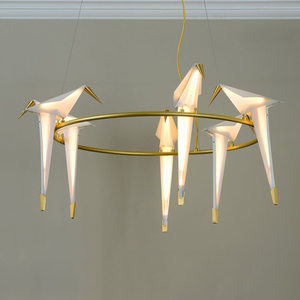 Suspension Contemporaine 12 Pigeons/Colombes Oiseaux Suspension avec Lumières Led & Lustre en Laiton et Acrylique Blanc et Doré - Product Image 2
