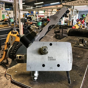 مطرقة هيدروليكية لتكسير الصخور للحفارات من 2.5 إلى 4.5 طن مع صمام - Product Image 3