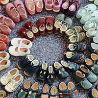 Chaussures d'occasion, baskets usagées, chaussures de seconde main pour femmes et enfants