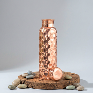 Bouteille d'eau en cuivre Peak Life, finition martelée, portable, pour les voyages, avec couvercle - Product Image 1