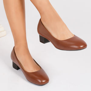 1367-1 Chaussures à Talons Hauts Carrés Bas Décontractées et Formelles pour <span class=keywords><strong>Femme</strong></span>, Blanches et Noires en <span class=keywords><strong>Cuir</strong></span>, à Enfiler, Nouvelle Collection, Tendance Mode Estivale - Product Image 1