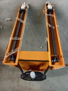 Transpaleta Hidráulica Manual con Capacidad de 3000 kg, Ruedas de Goma Naranja, Uso en Interiores, Planta de Fabricación - Product Image 6