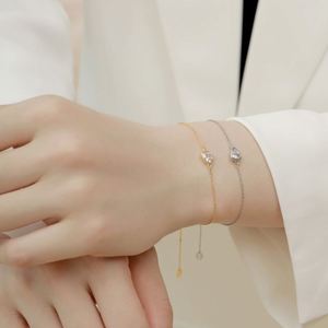 Pulsera Dylam con baño de oro de 18 quilates, triángulo con circonita cúbica 5A, pulsera de diamantes solitarios, pulseras minimalistas para damas de honor, pulseras para mujer - Product Image 5