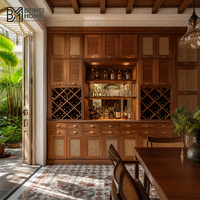 Armoire à vin moderne en chêne massif de style colonial britannique avec porte en rotin naturel pour hall de boutique historique