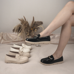 Vente en gros usine – Nouveaux mocassins élégants en cuir verni noir grande taille pour <span class=keywords><strong>femme</strong></span> avec boucle dorée, chaussures de bureau pour <span class=keywords><strong>femme</strong></span> 2026 - Product Image 6