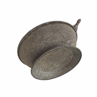 Baignoire en métal durable pour l'extérieur, style rétro rustique, arrosage, conception antique pour le jardin.
