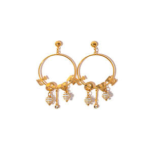 Boucles d'oreilles créoles en acier inoxydable plaqué or avec breloques perlées pour femmes - Product Image 1