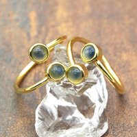 Bague en labradorite naturelle cabochon plaquée or avec sertissage clos, style bohème, empilable, bijou tendance pour soi ou en cadeau - RM15624 (vente en gros)