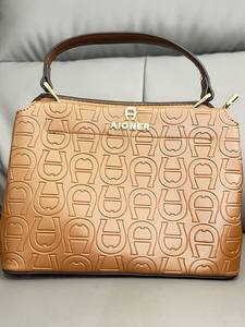 Bolso de Mano Estilo Retro Europeo y Americano 2025, Bolso de Hombro con Cadenas, Cierre de Cremallera, Correa Individual - Product Image 1