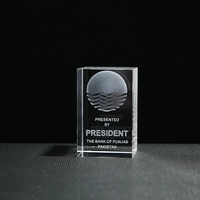 Bloc de cristal carré poli personnalisé avec gravure laser 3D pour affichage de marque commerciale et concours – Cube de cristal