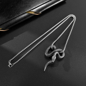 Collier pendentif <span class=keywords><strong>serpent</strong></span> personnalisé en acier inoxydable, pendentif animal reptile (<span class=keywords><strong>serpent</strong></span>, cobra, vipère, <span class=keywords><strong>python</strong></span>) avec chaîne ras-du-cou - Product Image 2