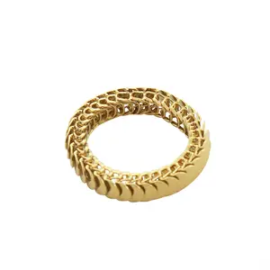 Regalo de Navidad Ins Fashion Flow Light Anillo de cadena de hoja de lujo Chapado en acero de titanio 18K True Gold Pareja creativa