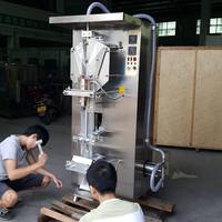 Machine d'emballage verticale automatique de sachets d'eau, machine de remplissage et de scellage de liquides pour l'eau potable minérale pure