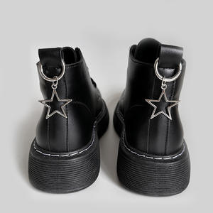 Venta al por mayor de metal recorte estrella de cinco puntas <span class=keywords><strong>Martin</strong></span> botas zapato hebilla Dulce Estrella fresca Cruz amor colgante zapatos accesorios colgantes - Product Image 6
