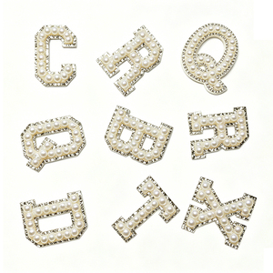 Parches de letras de diamantes de imitación de perlas blancas autoadhesivas personalizadas 4,5 cm pequeño diamante bordado flor formas de corazón para sombreros ropa - Product Image 5