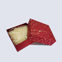 Boîte en papier rigide carrée de haute qualité, petite, avec estampage à chaud en or, couvercle et base, boîte cadeau rigide pour l'emballage de cosmétiques et de parfums