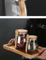 Pot en verre hermétique pour la maison avec couvercle en bois et cuillère, design moderne et minimaliste pour le stockage des aliments, des produits secs, du thé aux fleurs et des assaisonnements