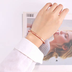 Brazalete de oro rosa de acero inoxidable con diseño de marca, brazalete, mensaje inspirador personalizado, <span class=keywords><strong>palabras</strong></span> <span class=keywords><strong>para</strong></span> mujeres, hombres, aniversario - Product Image 1