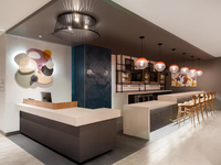 Atwell Suites by IHG : Mobilier d'hôtel haut de gamme (lit, chaise, canapé, table) pour projets hôteliers