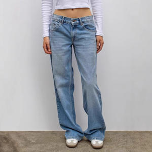 Vente en gros de pantalons jeans pour femmes à la mode jeans en denim bleu pour femmes pantalons streetwear imprimés à écussons étoiles de haute qualité pour femmes - Product Image 1