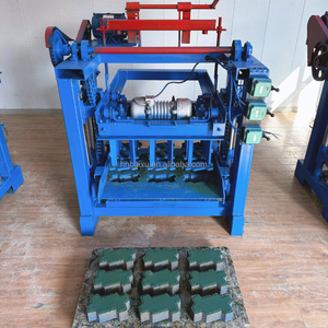 Machine de fabrication de briques semi-automatique personnalisée 4-35 pour pavés, machine de formage de blocs de ciment à base de cendres volantes - Product Image 6