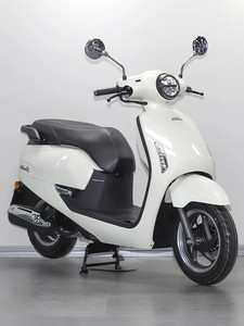 Moto d'occasion <span class=keywords><strong>Honda</strong></span> Xiaola 125, <span class=keywords><strong>scooter</strong></span> à essence monocylindre rétro refroidi par air avec CBS pour les trajets urbains - Product Image 3