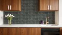 Fournisseur en gros de carreaux muraux en PVC modernes, panneaux muraux autocollants pour projets de décoration intérieure résidentielle et commerciale