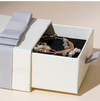Boîte Cadeau Portable pour Bijoux et Montres avec Tiroir pour Bagues, Boucles d'Oreilles, Pendentifs, Bracelets - Boîte en Papier Rigide avec Décoration Nœud
